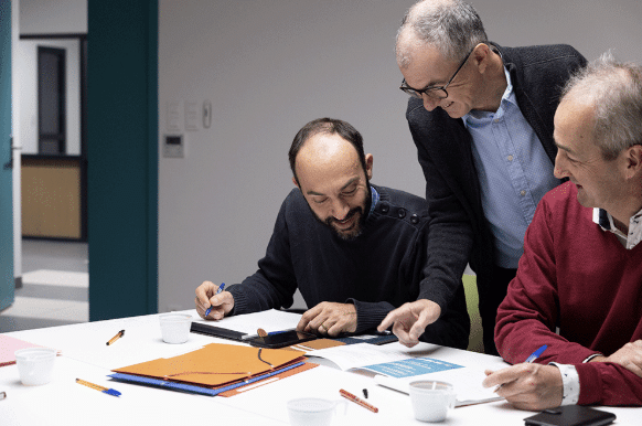 Les chargés d'accompagnement d'Agrinove avec un entrepreneur accueilli dans la pépinière d'entreprises.